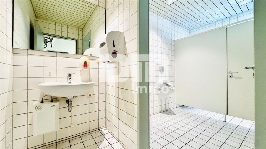 Repräsentative, belüftete Büroetage mit flexibler Raumgestaltung in Kassel-Waldau - Herren WCs